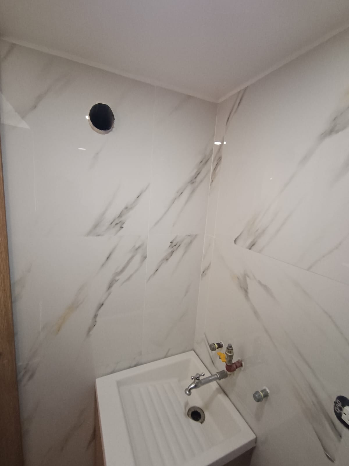 Prueba de funcionamiento de calentador a gas tras su instalación en Bogotá