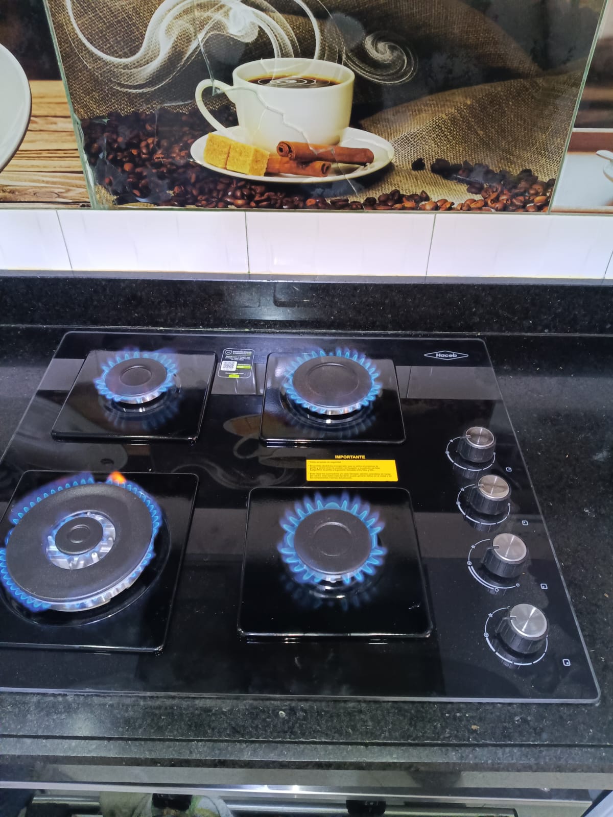 Instalación de estufa a gas con manguera incluida en cocina de Bogotá